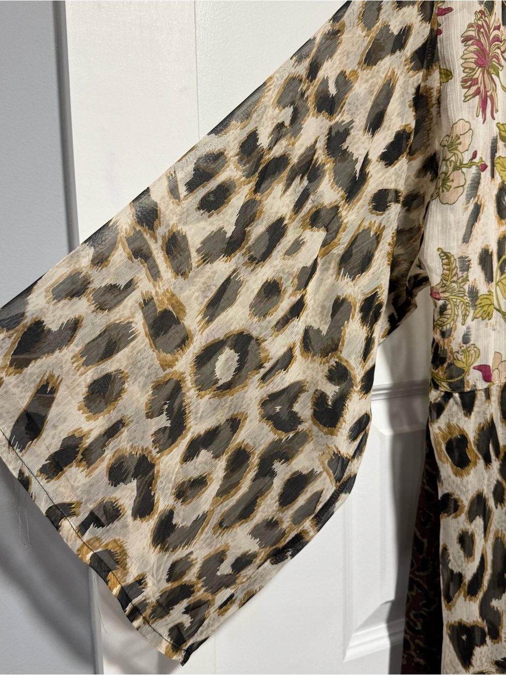 Vince Camuto Floral & Leopard Print Kimono Robe in Cream and Brown - Picture 4 of 12